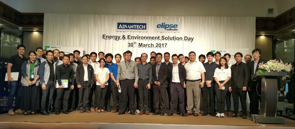 At the center (in dark gray): Evan Liu, Elipse Taiwan’s manager; to his left Axel Chou, Advantech’s project manager; and Mr. Weson, EATECH’ director, who is at the first right one