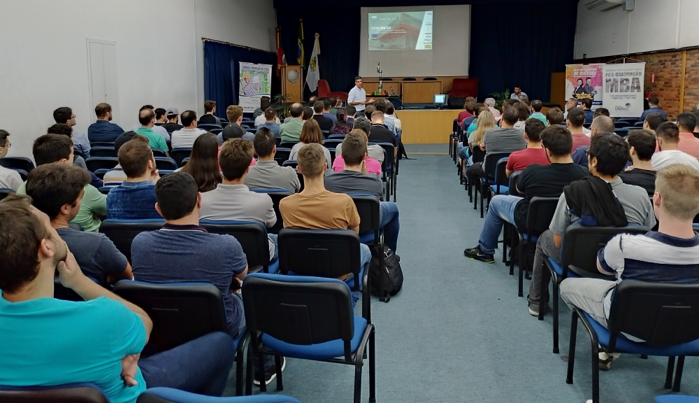 Um total de 80 participantes compareceram no evento realizado na Uniftec, em Caxias do Sul